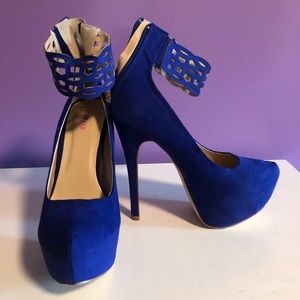 Heels blue